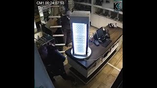 Sneaky Thieves On Jewelry Heist