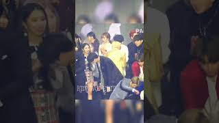 the way taehyung🐻 bowed down twice to the girls😱🔥 such a gentleman🥰#bts #taehyung #shorts