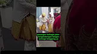 Pasangan pengantin jalan bergandeng tangan #wedding #menikah #shortvideo #fyp