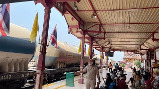 泰國🇹🇭 華欣火車站🚂Hua Hin Railway Station始建於1910年拉瑪六世時期為泰國最古老的火車站🚧復古的維多利亞建築設計🇬🇧車站的門柱窗戶 屋頂等部位都是採用柚木來打造