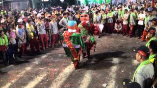 20140415 大甲鎮瀾宮神童團於大甲媽祖回鑾日於貞節牌坊前表演