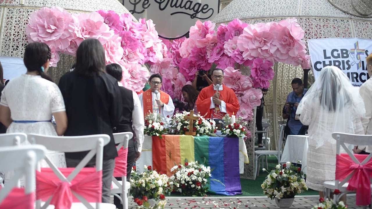 Same Sex Couples Get Married In Illegal Ceremony - YouTube