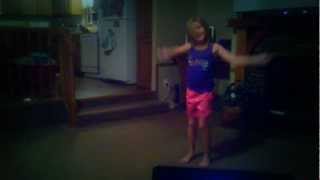 Niah dancing to \