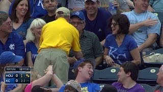 HOU@KC: Fan makes the grab, celebrates with a dance