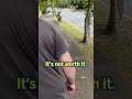 furious driver goes berserk over roundabout incident🙄