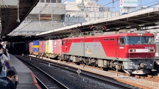 【約９時間４０分遅れ・ジョイント音最高！】JR貨物EH500形20号機＋コキ20B（両）が大宮駅4番線を通過するシーン（6090レ・仙貨A168・コンテナ輸送）2024.3.15