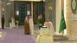 ولي العهد يستقبل نائب رئيس الإمارات منصور بن زايد آل نهيان لحظة وصوله مقر انعقاد القمة العربية 32