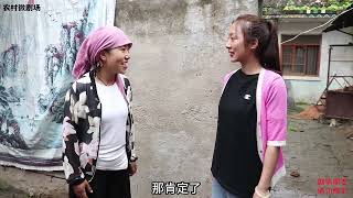 女儿当伴娘，回家却连洗三遍澡，母亲不放心，趴门缝一看愣住了