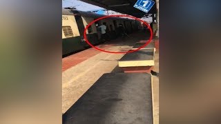 Dangerous Students with Knife in pattaravakkam | Student's Atrocity in Pattaravakkam train