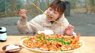 Quimei cuisine : having shrimps and glass noodles with garlic sauce .  so delicious 