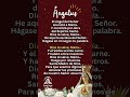 recite con devoción la oración del Ángelus en un poderoso momento de oración