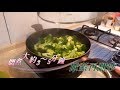 炒花椰菜/郭家家傳料理/用鹽和橄欖油拌炒花椰菜，掌握要領，女兒一口接一口眉開眼笑，媽媽好開心