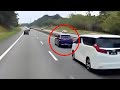 Dua Kereta 'Bergduh' Atas Highway, Sekali Tengok Abg Lori Buat Apa