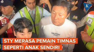 Momen Kepulangan STY, Terharu Diantarkan Suporter Indonesia