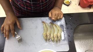 How to peel and Devein |  clean Prawn | Shrimp | easy and effective  fork method with No Knife