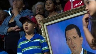 Chávez, en "coma" según la prensa, "consciente de su estado" según Maduro