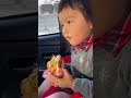 2歳7ヶ月｜マックのハンバーガーを食べるあんちゃん❤️