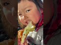 2歳7ヶ月｜マックのハンバーガーを食べるあんちゃん❤️