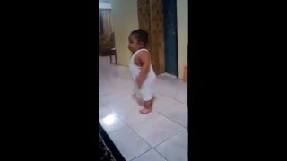 Video Lucu Bayi Diajarin Joget