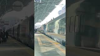 천안아산역에 정차한 KTX-청룡