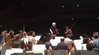 soloist Kashimoto reacts quickly during only 2 measures.  独奏者 樫本大進