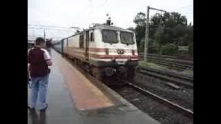 GZB WAP5 accelerates madly with 19023 Mumbai-Firozpur Janta Exp