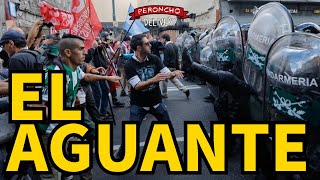 El Aguante: los hinchas defienden a los jubilados, el gobierno los reprime.