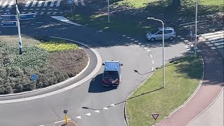 Kon. Marechaussee met Spoed naar een ongeval met letsel op de Lange Nieuwstraat