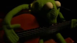 Johnny Cash - Hurt (Nine Inch Nails cover) with Sad Kermit video - 2002