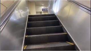 愛甲石田駅改札内のエスカレーター_escalator OdakyuLine  Kanagawa Japan