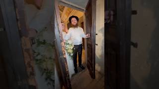 The problem with a Jewish wedding in a castle - finding the yichud room