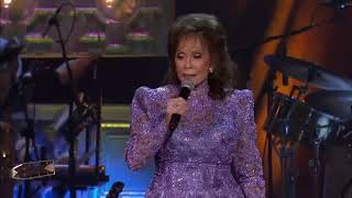 Loretta Lynn - Coal Miner's Daughter (Live)