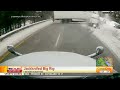 jackknifed big rig crashes after driving with no chains