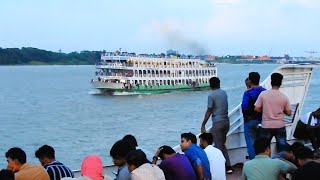 বিপুল যাত্রীবোঝাই প্রিন্স সাকিনকে ওভারটেক করছে বোগদাদীয়া-৭|Overloaded Bogdadiya-7 overtakes Sakin