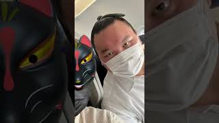 飛行機乗ったら隣りが白鵬www😂✈️