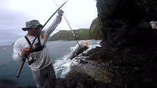 Ikan tenggiri di begal hiu mancing extrime di saat cuaca buruk || shore jigging landbased fishing