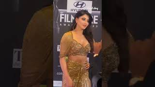 She looks totally divine in this golden dress at filmfare award 🔥