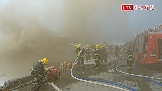 東港籍漁船維修傳火警 濃煙沖天、惡臭撲鼻