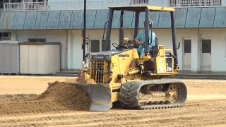 ブルドーザー整地　KOMATSU D20P