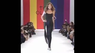 Carla Bruni walk #carlabruni #supermodel #celebrity #shorts #shortsvideo #supportme