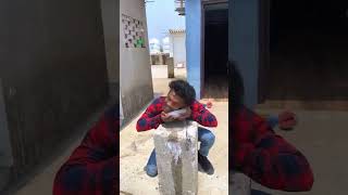 क्या इतना भी गर्मी है की बर्फ के पानी रगड़ना पर रहा है #trending #subscribe #bihari_status #fan #fny