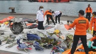 Indonesia reanuda búsqueda de restos del avión accidentado con 62 ocupantes