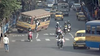 Kolkata Mini Bus Live Accident caught on CCTV