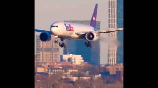 Boeing B777 Heavy Loses Engine! Pilot declares 🆘 #planespotting #aviation #atc #boeing #mustsee