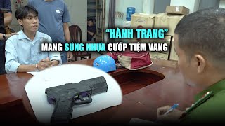 "Hành trang" nghi phạm mang súng nhựa cướp tiệm vàng ở Tân Bình