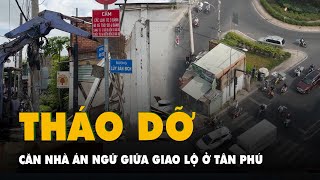 Cận cảnh tháo dỡ căn nhà án ngữ giữa giao lộ suốt 10 năm ở quận Tân Phú   Tuôi Tre Online