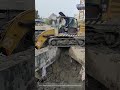 A Smart Driver Steering The Excavator To Dig Deep Pits In This Way !