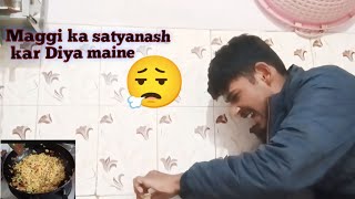 . Aaj banaunga main Maggi per mujhe aati nahi🤣🤣