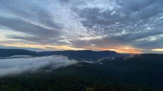 🇰🇭 Beautiful Clouds ស្ទឹងពពក and Sunrise on Tophill at ភ្នំខ្នងផ្សារ​ តំបន់ជួរភ្នំក្រវាញ​ Cambodia