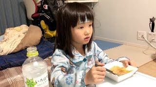 すりおろしリンゴを食べるインフルエンザでしんどそうなナナタン・・【ココロマン普段の様子】